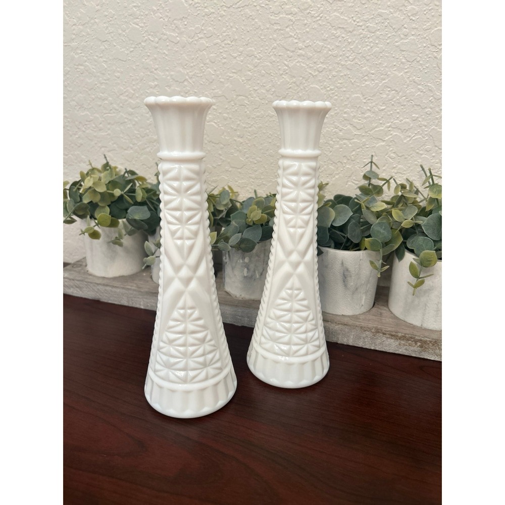 Vintage Milk Glass Vases – Embossed Geometric Pattern Bud Vases‎